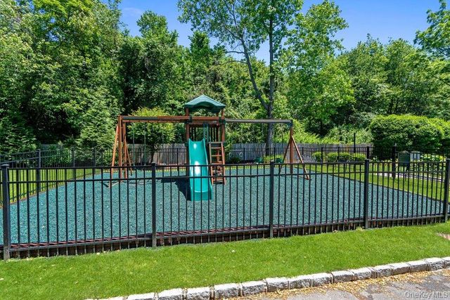 12 Cold Harbour Lane, Woodbury, NY 11797