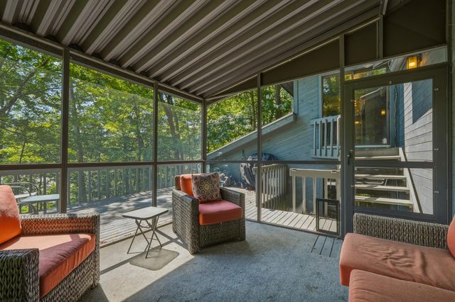 302 Wood Lomond Way, Huntington, WV 25705