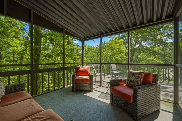 302 Wood Lomond Way, Huntington, WV 25705