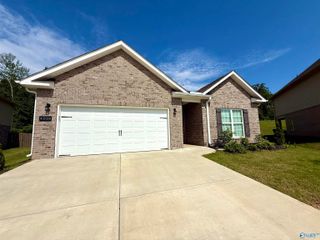 4018 Rockland Circle SE, Owens Cross Roads, AL 35763