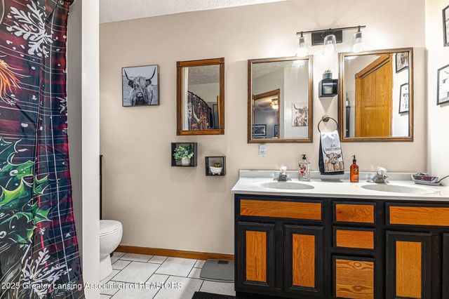 3073 N Stewart Road, Charlotte, MI 48813