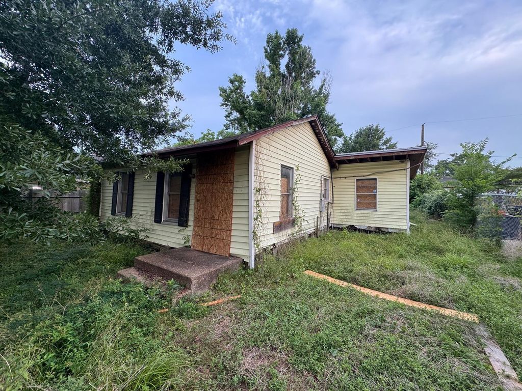 5118 Senior Street, Houston, TX 77016