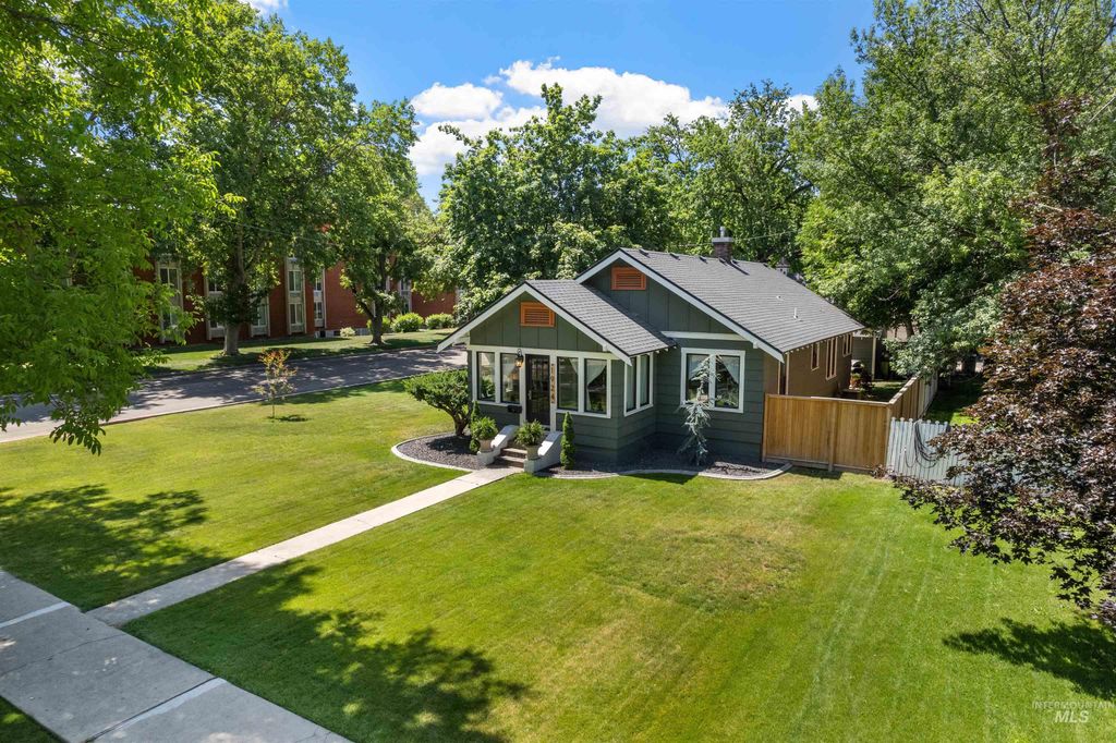 1924 Cleveland Blvd, Caldwell, ID 83605