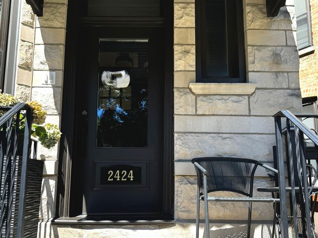 2424 N Mozart Street 1, Chicago, IL 60647