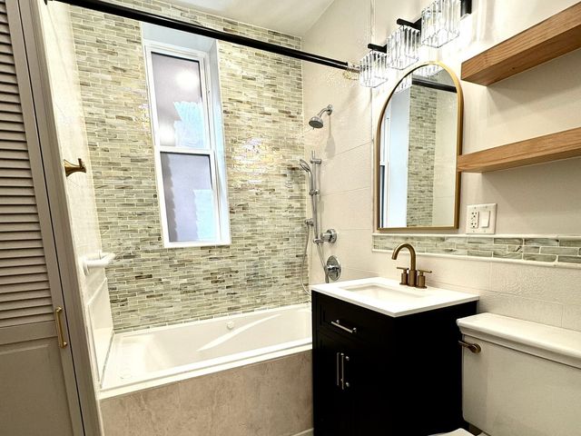 2424 N Mozart Street 1, Chicago, IL 60647
