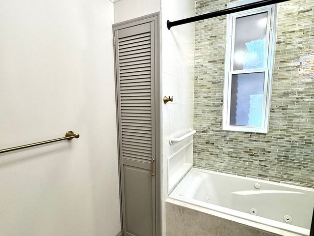 2424 N Mozart Street 1, Chicago, IL 60647