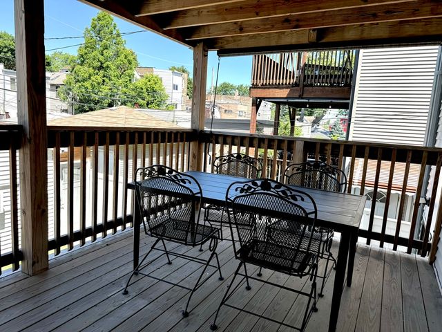 2424 N Mozart Street 1, Chicago, IL 60647