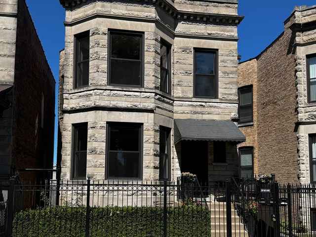 2424 N Mozart Street 1, Chicago, IL 60647