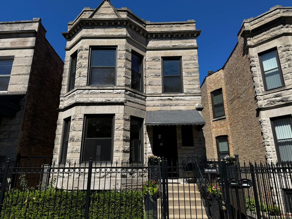2424 N Mozart Street 1, Chicago, IL 60647