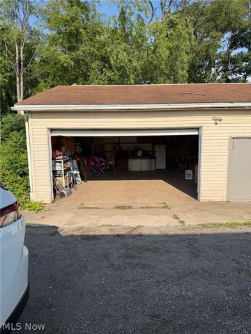 3801 Beck Avenue, Louisville, OH 44641