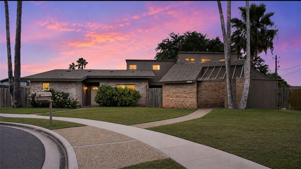 5053 Middlecoff Cir, Corpus Christi, TX 78413 — exterior