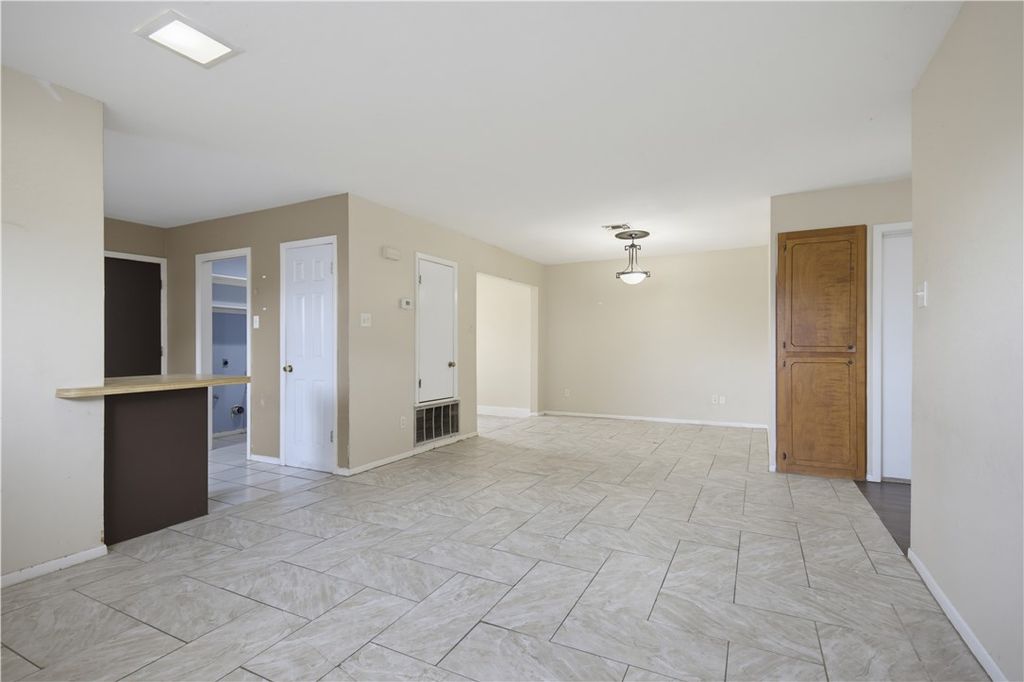 5053 Middlecoff Cir, Corpus Christi, TX 78413 — photo 4