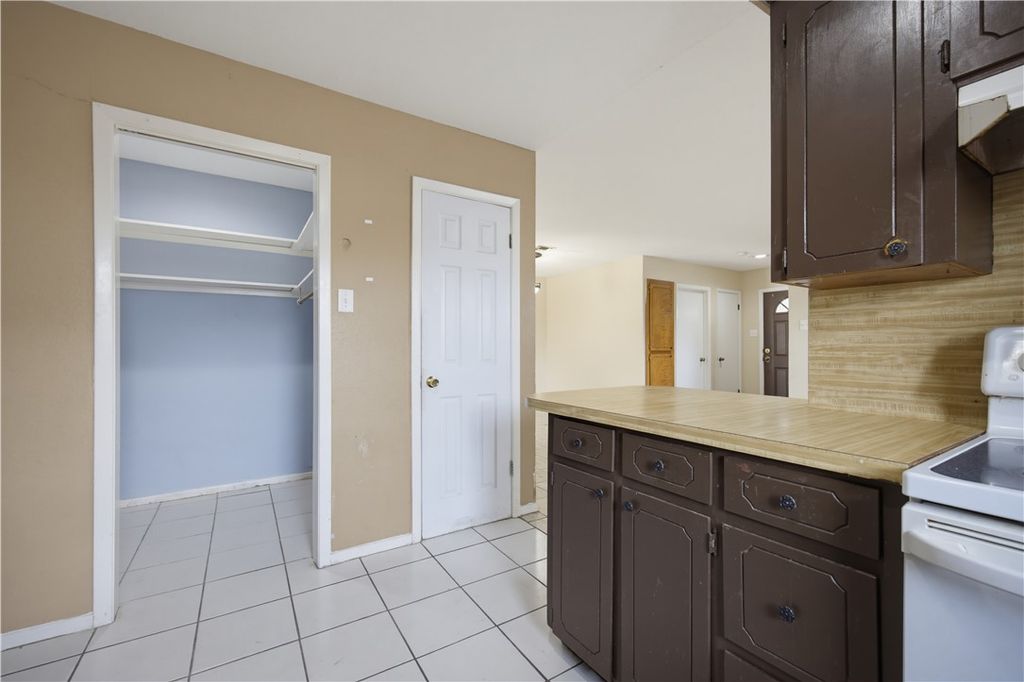 5053 Middlecoff Cir, Corpus Christi, TX 78413 — photo 5