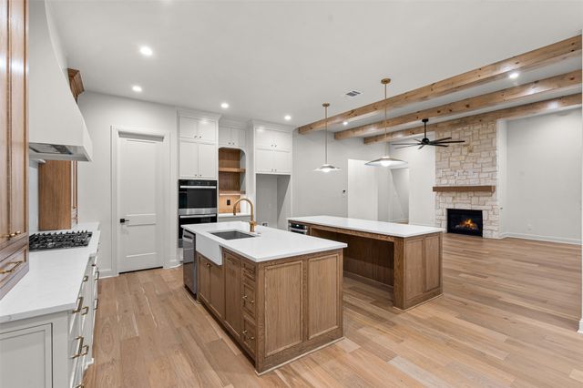 1130 E Landings N, Granbury, TX 76049