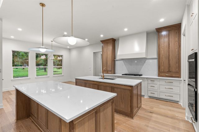 1130 E Landings N, Granbury, TX 76049