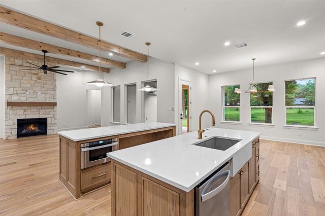 1130 E Landings N, Granbury, TX 76049