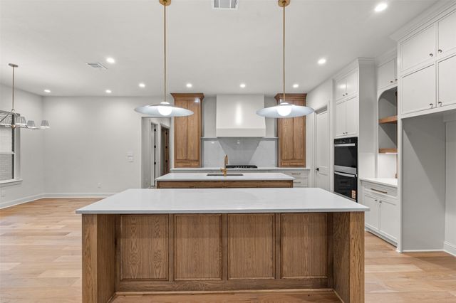1130 E Landings N, Granbury, TX 76049