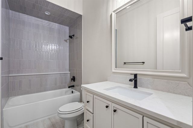 1130 E Landings N, Granbury, TX 76049