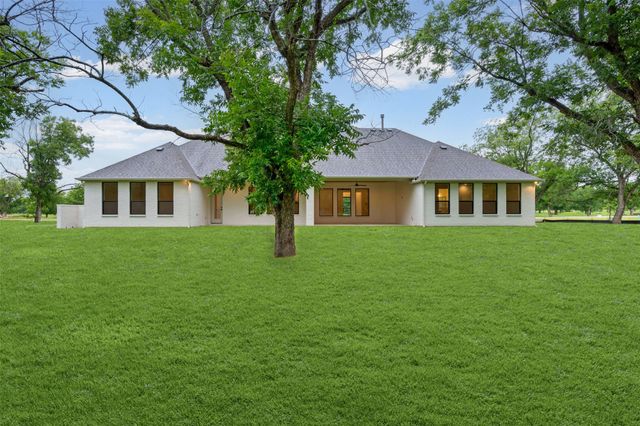 1130 E Landings N, Granbury, TX 76049