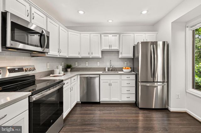 12500 N LAKE CT, Fairfax, VA 22033