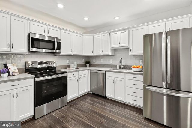 12500 N LAKE CT, Fairfax, VA 22033