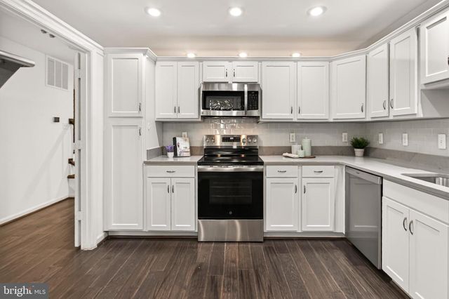 12500 N LAKE CT, Fairfax, VA 22033