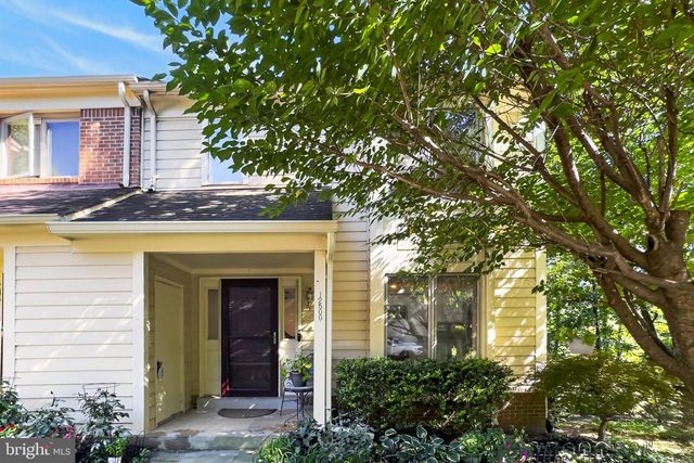 12500 N LAKE CT, Fairfax, VA 22033