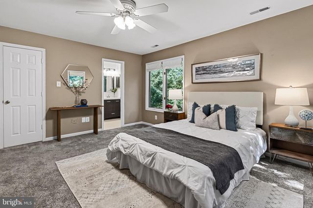 12500 N LAKE CT, Fairfax, VA 22033