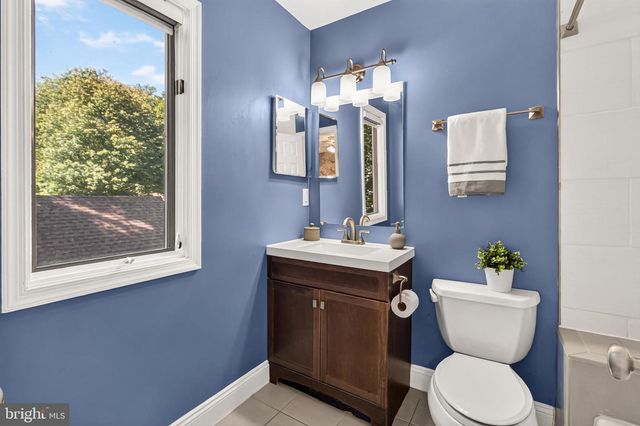 12500 N LAKE CT, Fairfax, VA 22033