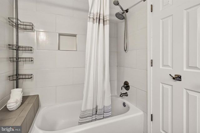 12500 N LAKE CT, Fairfax, VA 22033