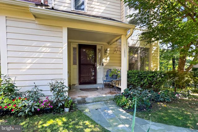 12500 N LAKE CT, Fairfax, VA 22033