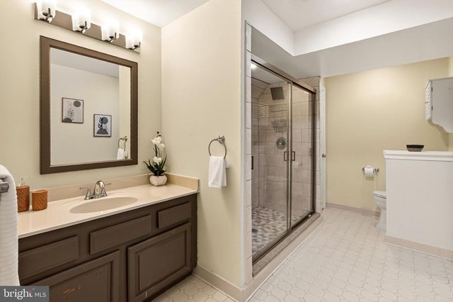 12500 N LAKE CT, Fairfax, VA 22033