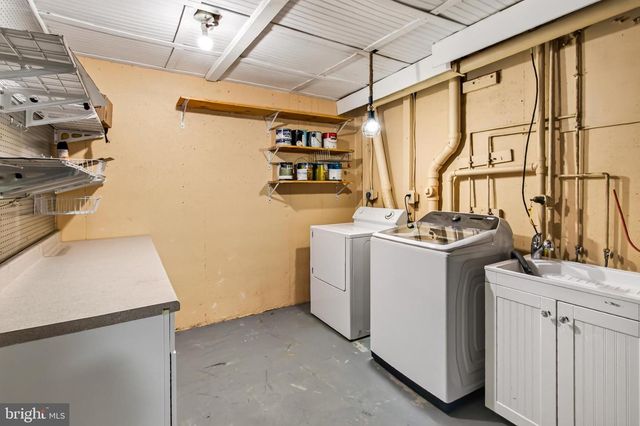 12500 N LAKE CT, Fairfax, VA 22033