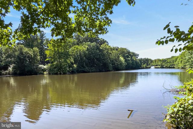 12500 N LAKE CT, Fairfax, VA 22033