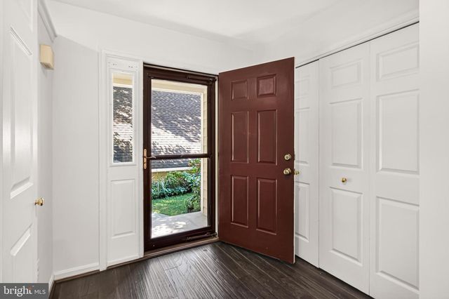 12500 N LAKE CT, Fairfax, VA 22033