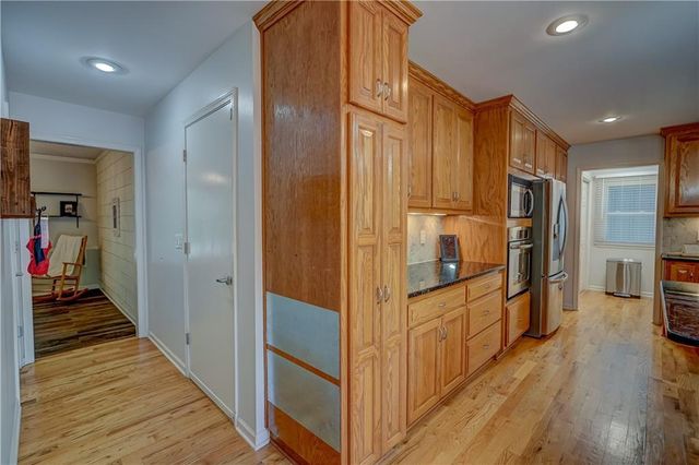 9760 W 101st Terrace, Overland Park, KS 66212