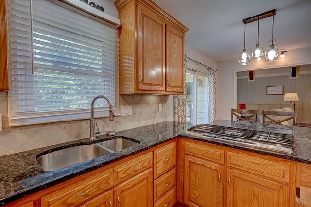 9760 W 101st Terrace, Overland Park, KS 66212