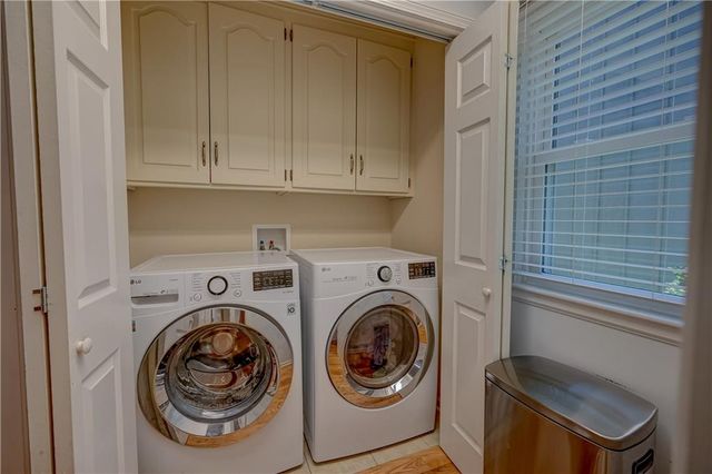 9760 W 101st Terrace, Overland Park, KS 66212