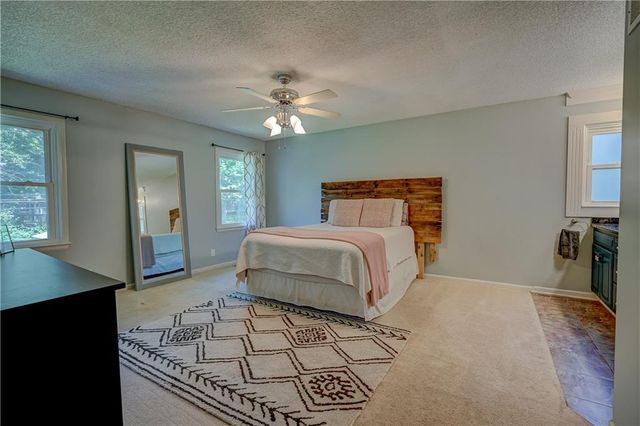 9760 W 101st Terrace, Overland Park, KS 66212