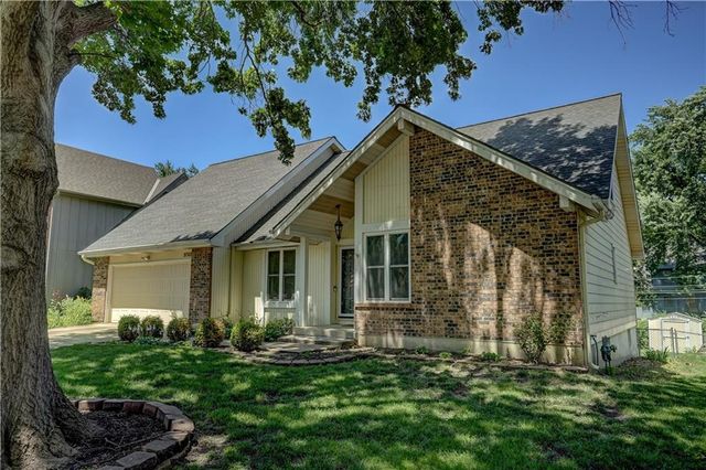 9760 W 101st Terrace, Overland Park, KS 66212