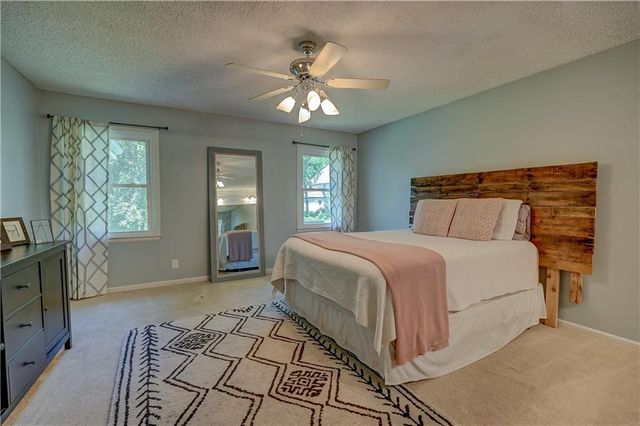 9760 W 101st Terrace, Overland Park, KS 66212