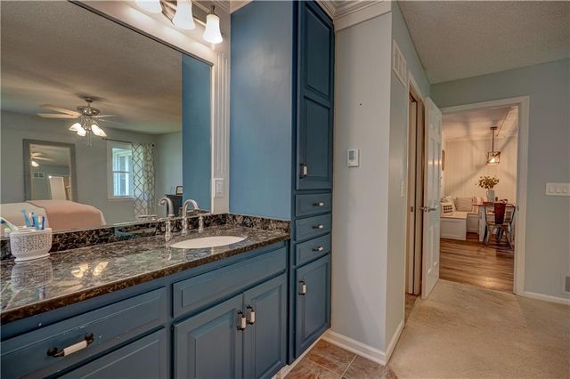 9760 W 101st Terrace, Overland Park, KS 66212