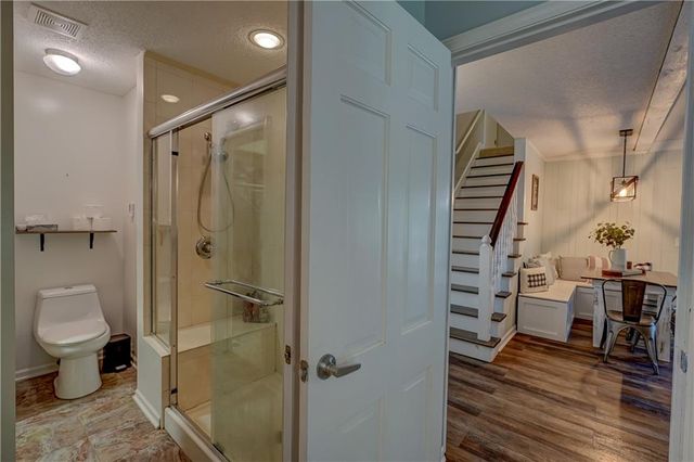 9760 W 101st Terrace, Overland Park, KS 66212