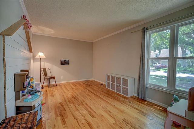 9760 W 101st Terrace, Overland Park, KS 66212