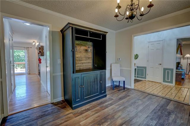 9760 W 101st Terrace, Overland Park, KS 66212