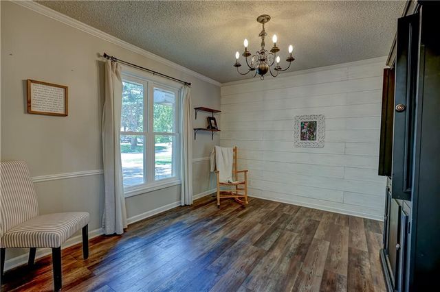9760 W 101st Terrace, Overland Park, KS 66212