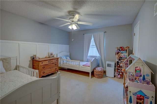 9760 W 101st Terrace, Overland Park, KS 66212