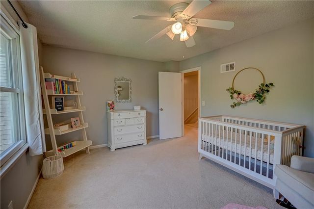 9760 W 101st Terrace, Overland Park, KS 66212
