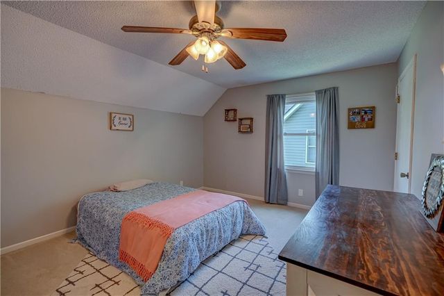 9760 W 101st Terrace, Overland Park, KS 66212