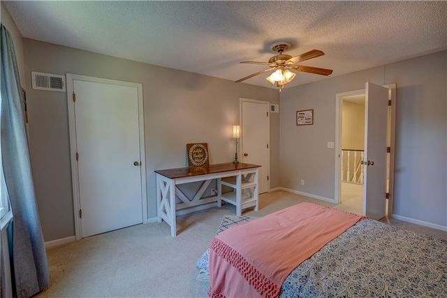 9760 W 101st Terrace, Overland Park, KS 66212